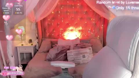 Snapshot of ellie_jhonson_ chatting on March 6, 2025, 5:43 pm  Ellie Jhonson  online show from March 6, 2025, 5:43 pm