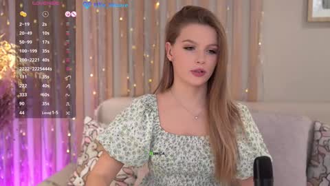 Snapshot of elliemoore_ chatting on February 10, 2025, 12:08 am Ellie Moore online show from February 10, 2025, 12:08 am