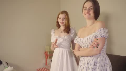 Snapshot of elliephant_ chatting on December 16, 2024, 6:05 pm just Emily online show from December 16, 2024, 6:05 pm