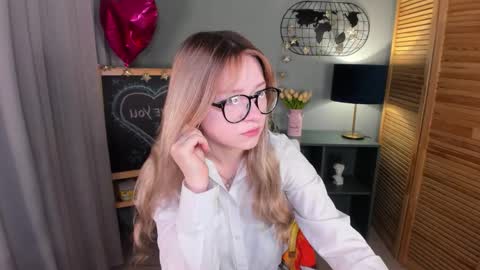 elliup online show from October 5, 2025, 1:37 am