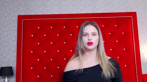 Elsa Jean online show from November 3, 2025, 4:58 am