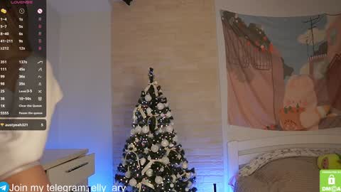 elly_ary online show from January 8, 2025, 6:20 pm