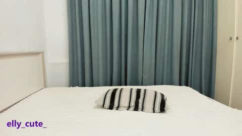 Elly Cute  online show from November 22, 2025, 1:37 am