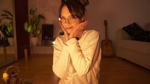 Snapshot of elly_fry chatting on October 1, 2025, 6:25 pm Art Place online show from October 1, 2025, 6:25 pm