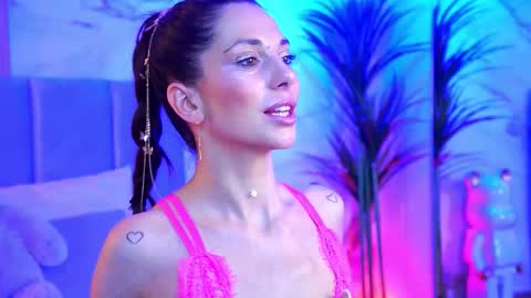 Elly online show from November 3, 2025, 8:43 pm