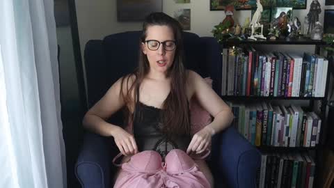 Snapshot of ellynaomi chatting on January 11, 2025, 4:14 pm Elly Naomi online show from January 11, 2025, 4:14 pm