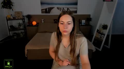 Snapshot of elma_lily chatting on September 17, 2025, 5:53 am elma_lily online show from September 17, 2025, 5:53 am