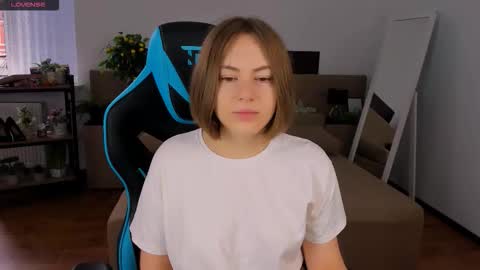 Snapshot of elma_lily chatting on October 27, 2025, 6:28 am elma_lily online show from October 27, 2025, 6:28 am