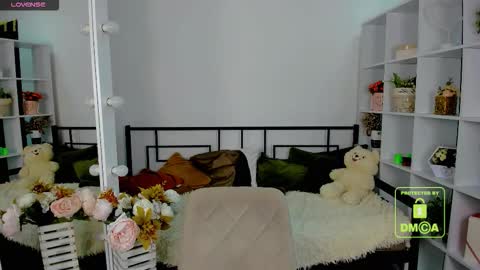 Snapshot of elma_lily chatting on November 12, 2025, 7:09 am elma_lily online show from November 12, 2025, 7:09 am