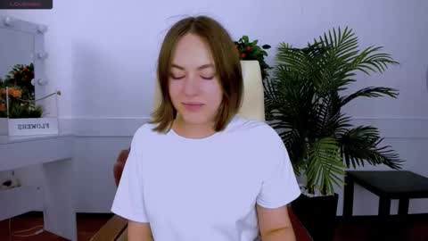 Snapshot of elma_lily chatting on November 14, 2025, 7:18 am elma_lily online show from November 14, 2025, 7:18 am