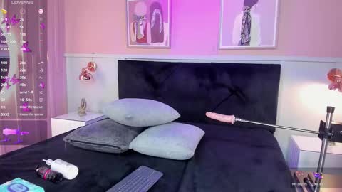 Elodie  online show from October 29, 2025, 1:35 pm