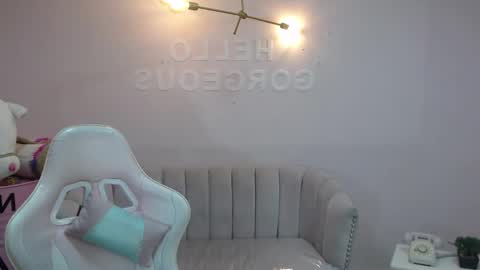 Elody  online show from March 6, 2025, 9:36 am