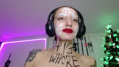 Snapshot of eloise_brown_ chatting on December 9, 2024, 12:23 am Chelsea Please help me to reach 100 thumbs up online show from December 9, 2024, 12:23 am