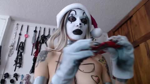 Snapshot of eloise_brown_ chatting on December 31, 2024, 6:46 pm Chelsea Please help me to reach 100 thumbs up online show from December 31, 2024, 6:46 pm