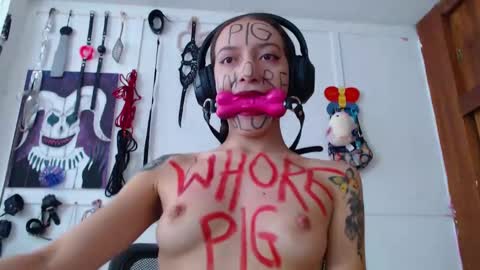 Snapshot of eloise_brown_ chatting on January 14, 2025, 6:38 pm Chelsea Please help me to reach 100 thumbs up online show from January 14, 2025, 6:38 pm