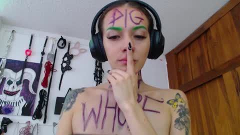 Snapshot of eloise_brown_ chatting on February 18, 2025, 9:31 pm Chelsea Please help me to reach 100 thumbs up online show from February 18, 2025, 9:31 pm