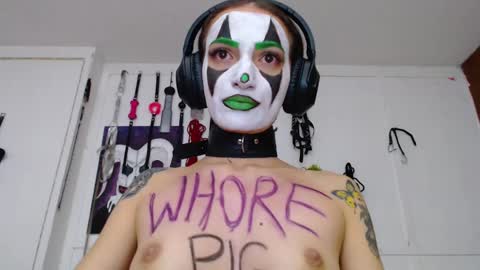 Snapshot of eloise_brown_ chatting on February 25, 2025, 11:22 pm Chelsea Please help me to reach 100 thumbs up online show from February 25, 2025, 11:22 pm