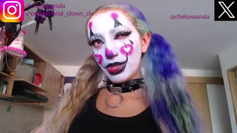 Snapshot of eloise_brown_ chatting on October 2, 2025, 8:38 pm Chelsea Please help me to reach 100 thumbs up online show from October 2, 2025, 8:38 pm