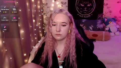 Ela give me a thumbs up if you like it  and this is important for the development of the account online show from December 5, 2024, 10:23 pm