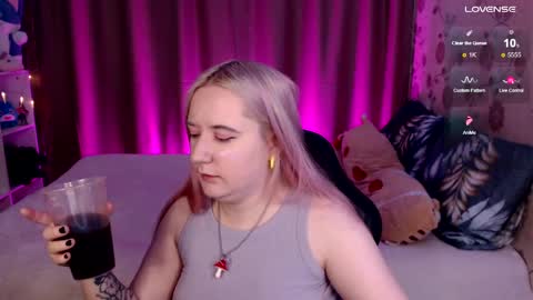 Snapshot of elovinora chatting on December 17, 2024, 8:10 pm Ela give me a thumbs up if you like it and this is important for the development of the account online show from December 17, 2024, 8:10 pm