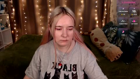 Snapshot of elovinora chatting on January 3, 2025, 11:01 pm Ela give me a thumbs up if you like it and this is important for the development of the account online show from January 3, 2025, 11:01 pm