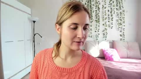 Elsa  online show from September 23, 2025, 4:48 am