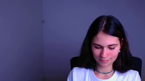 Snapshot of elsa_mur chatting on December 17, 2024, 10:54 pm Elsa online show from December 17, 2024, 10:54 pm