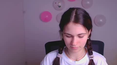 Snapshot of elsa_mur chatting on February 16, 2025, 8:00 pm Elsa online show from February 16, 2025, 8:00 pm