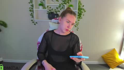 Elsie online show from November 7, 2025, 12:43 am