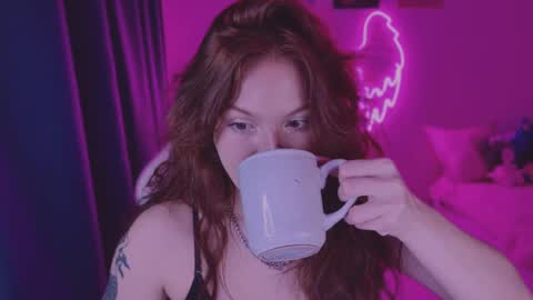 Snapshot of elsie_ginger chatting on December 15, 2024, 9:42 pm Elsie online show from December 15, 2024, 9:42 pm