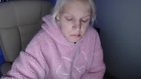 elssa_rush online show from December 3, 2025, 8:00 am