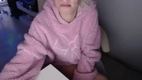 elssa_rush online show from December 5, 2025, 11:41 am