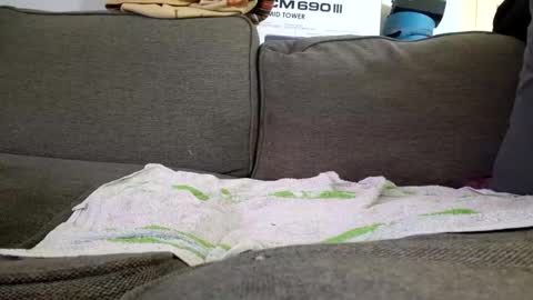 Snapshot of eltonyoo chatting on February 16, 2025, 12:21 pm eltonyoo online show from February 16, 2025, 12:21 pm