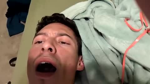 elyeyo216 online show from December 20, 2025, 4:08 am