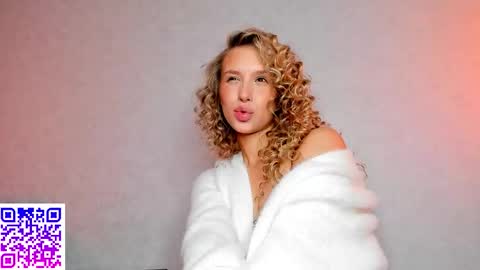 Snapshot of elysia_xo chatting on October 7, 2025, 10:40 pm Elysia online show from October 7, 2025, 10:40 pm