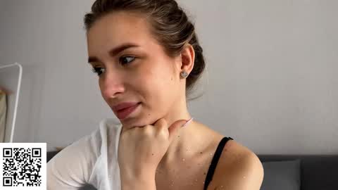 Snapshot of elysia_xo chatting on October 19, 2025, 4:46 am Elysia online show from October 19, 2025, 4:46 am