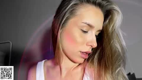 Snapshot of elysia_xo chatting on October 19, 2025, 8:31 pm Elysia online show from October 19, 2025, 8:31 pm