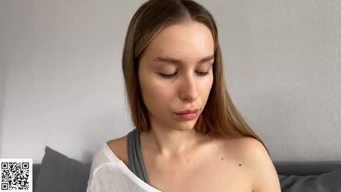 Snapshot of elysia_xo chatting on October 21, 2025, 9:54 am Elysia online show from October 21, 2025, 9:54 am