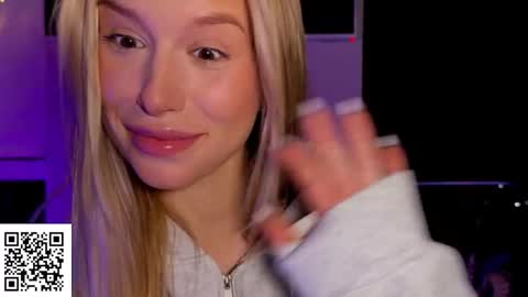 Snapshot of elysia_xo chatting on November 6, 2025, 10:21 pm Elysia online show from November 6, 2025, 10:21 pm