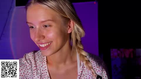 Snapshot of elysia_xo chatting on November 10, 2025, 10:42 pm Elysia online show from November 10, 2025, 10:42 pm