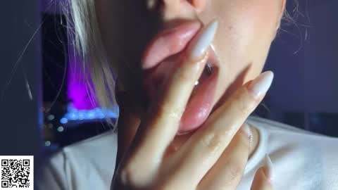 Snapshot of elysia_xo chatting on November 27, 2025, 11:18 pm Elysia online show from November 27, 2025, 11:18 pm