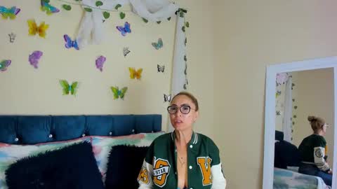 Snapshot of ema_garciaa chatting on September 20, 2025, 7:37 pm ema garcia online show from September 20, 2025, 7:37 pm