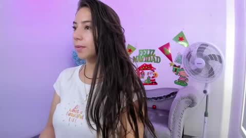 Snapshot of ema_louisx chatting on December 17, 2024, 12:11 pm Ema louisx online show from December 17, 2024, 12:11 pm