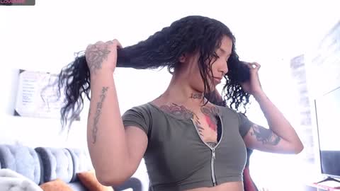 ema_ploxx online show from January 23, 2025, 7:40 pm