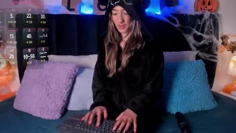 Ema online show from October 30, 2025, 9:15 pm