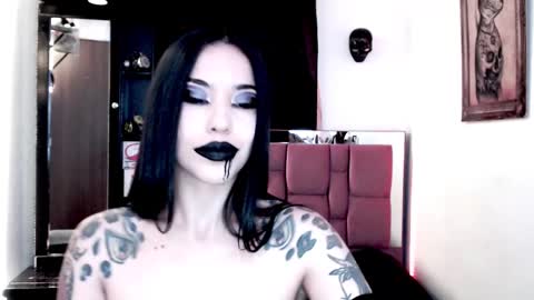 Snapshot of emearld_black chatting on December 9, 2024, 7:06 am Emerald Black online show from December 9, 2024, 7:06 am