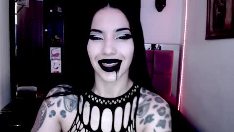 Snapshot of emearld_black chatting on December 20, 2024, 10:27 am Emerald Black online show from December 20, 2024, 10:27 am