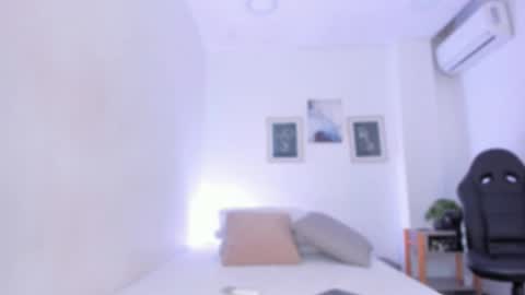 emelie_89 online show from October 26, 2025, 3:29 pm