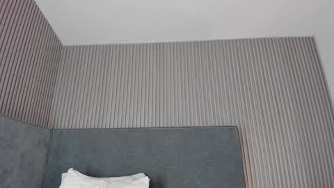 emelie_89 online show from November 4, 2025, 12:04 pm