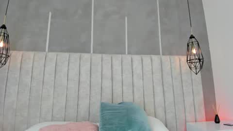 emelie_89 online show from November 23, 2025, 7:24 pm